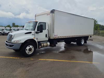 International MV607 26 ft Box Truck - 240HP, 6 Speed Automatic, Liftgate
