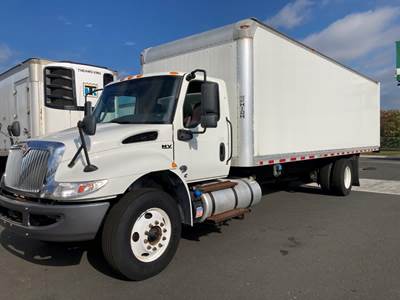 International MV607 27 ft Box Truck - 280HP, 6 Speed Automatic, Liftgate