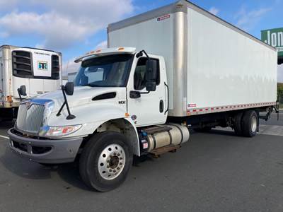 International MV607 26 ft Box Truck - 240HP, 6 Speed Automatic, Roll up Door, Liftgate