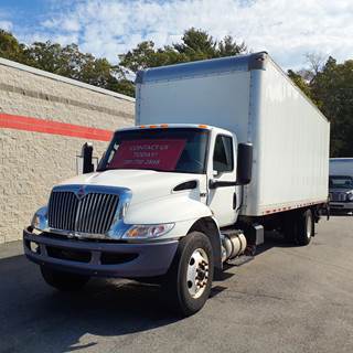 International MV607 26 ft Box Truck - 240HP, 6 Speed Automatic, Roll up Door, Liftgate