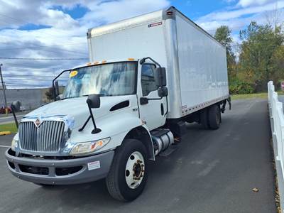 International MV607 24 ft Box Truck - 240HP, 6 Speed Automatic, Roll up Door, Liftgate
