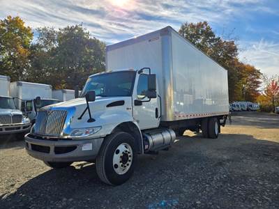 International MV607 26 ft Box Truck - 240HP, 6 Speed Automatic, Roll up Door, Liftgate