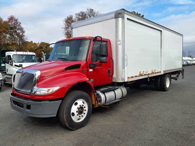 International MV607 26 ft Box Truck - 270HP, 6 Speed Automatic, Roll up Door, Liftgate