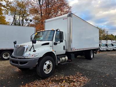 International MV607 24 ft Box Truck - 240HP, 6 Speed Automatic, Roll up Door, Liftgate