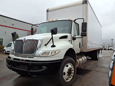 International MV607 26 ft Box Truck - 270HP, 6 Speed Automatic, Roll up Door, Liftgate