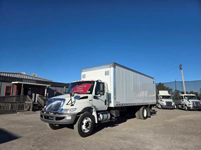 International MV607 24 ft Box Truck - 240HP, 6 Speed Automatic, Liftgate