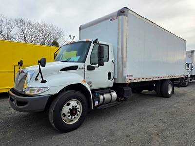 International MV607 24 ft Box Truck - 240HP, 6 Speed Automatic, Roll up Door, Liftgate