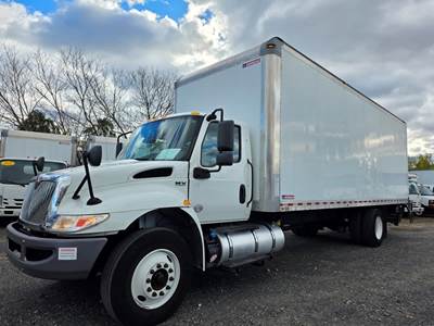 International MV607 26 ft Box Truck - 240HP, 6 Speed Automatic, Roll up Door, Liftgate