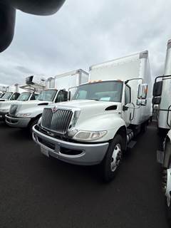 International MV607 24 ft Box Truck - 240HP, 6 Speed Automatic, Roll up Door, Liftgate
