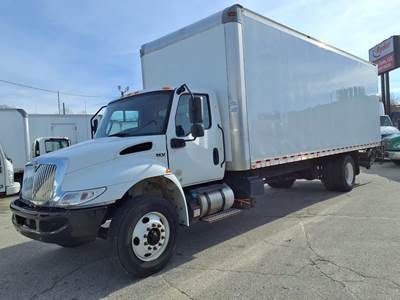 International MV607 26 ft Box Truck - 240HP, 6 Speed Automatic, Roll up Door, Liftgate