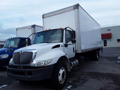 International MV607 26 ft Box Truck - 240HP, 6 Speed Automatic, Roll up Door, Liftgate