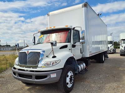 International MV607 26 ft Box Truck - 240HP, 7 Speed Automatic, Roll up Door, Liftgate