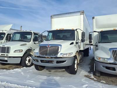 International MV607 26 ft Box Truck - 280HP, 6 Speed Automatic, Roll up Door, Liftgate