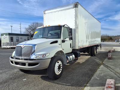 International MV607 26 ft Box Truck - 240HP, 6 Speed Automatic, Roll up Door, Liftgate