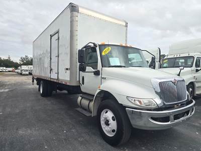 International MV607 26 ft Box Truck - 240HP, 6 Speed Automatic, Roll up Door, Liftgate
