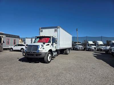 International MV607 26 ft Box Truck - 240HP, 6 Speed Automatic, Roll up Door, Liftgate