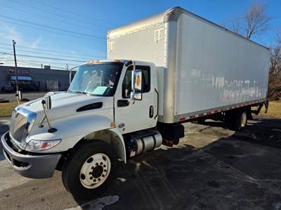 International MV607 26 ft Box Truck - 240HP, 6 Speed Automatic, Roll up Door, Liftgate