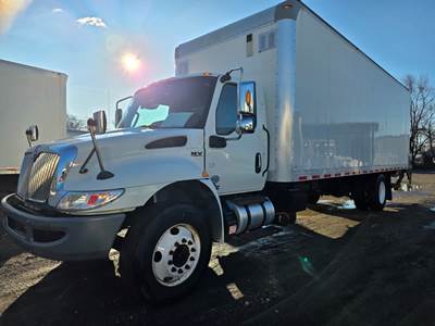 International MV607 26 ft Box Truck - 240HP, 6 Speed Automatic, Roll up Door, Liftgate