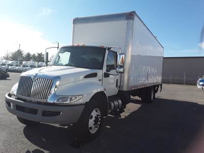 International MV607 26 ft Box Truck - 280HP, 6 Speed Automatic, Roll up Door, Liftgate