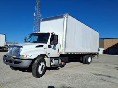 International MV607 26 ft Box Truck - 240HP, 6 Speed Automatic, Roll up Door, Liftgate