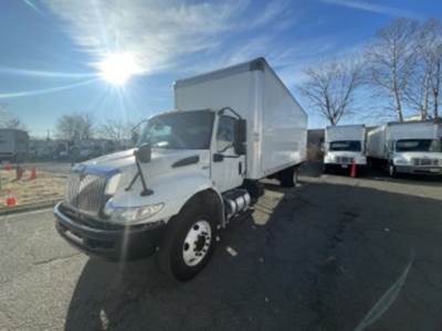 International MV607 26 ft Box Truck - 240HP, 6 Speed Automatic, Roll up Door, Liftgate
