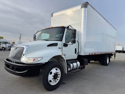 International MV607 26 ft Box Truck - 240HP, 6 Speed Automatic, Roll up Door, Liftgate