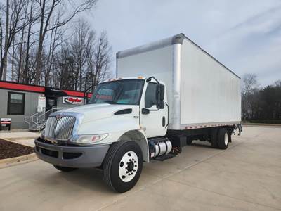 International MV607 26 ft Box Truck - 240HP, 6 Speed Automatic, Roll up Door, Liftgate