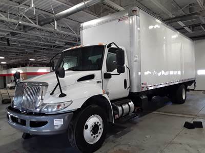 International MV607 26 ft Box Truck - 240HP, 6 Speed Automatic, Roll up Door, Liftgate