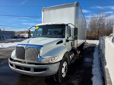 International MV607 26 ft Box Truck - 240HP, 6 Speed Automatic, Roll up Door, Liftgate