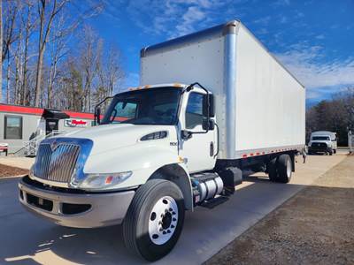 International MV607 26 ft Box Truck - 240HP, 6 Speed Automatic, Roll up Door, Liftgate