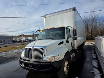 International MV607 26 ft Box Truck - 280HP, 6 Speed Automatic, Roll up Door, Liftgate