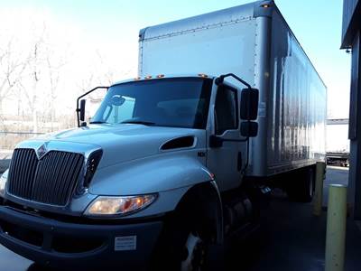 International MV607 26 ft Box Truck - 280HP, 6 Speed Automatic, Roll up Door, Liftgate