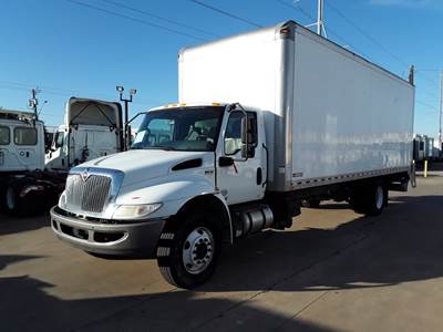 International MV607 26 ft Box Truck - 240HP, 6 Speed Automatic, Roll up Door, Liftgate