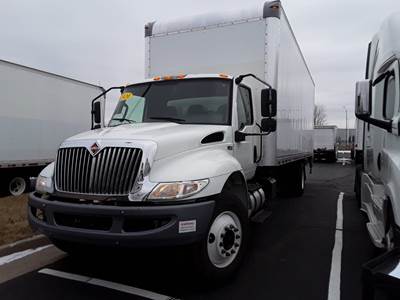 International MV607 26 ft Box Truck - 240HP, 6 Speed Automatic, Roll up Door, Liftgate