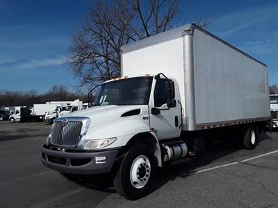 International MV607 26 ft Box Truck - 240HP, 6 Speed Automatic, Roll up Door, Liftgate