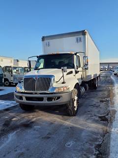 International MV607 26 ft Box Truck - 240HP, 6 Speed Automatic, Roll up Door, Liftgate