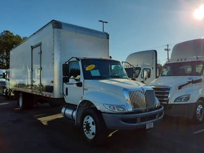 International MV607 26 ft Box Truck - 240HP, 6 Speed Automatic, Roll up Door, Liftgate