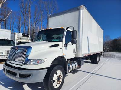 International MV607 26 ft Box Truck - 240HP, 6 Speed Automatic, Roll up Door, Liftgate