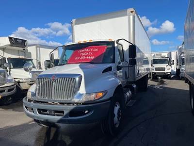 International MV607 26 ft Box Truck - 280HP, 6 Speed Automatic, Roll up Door, Liftgate