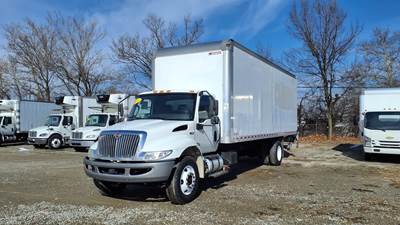 International MV607 26 ft Box Truck - 240HP, 6 Speed Automatic, Roll up Door, Liftgate