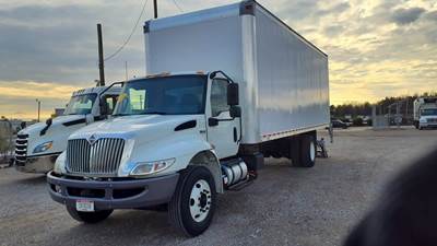 International MV607 26 ft Box Truck - 240HP, 6 Speed Automatic, Roll up Door, Liftgate