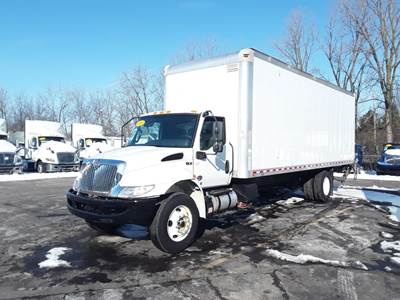 International MV607 26 ft Box Truck - 240HP, 6 Speed Automatic, Roll up Door, Liftgate