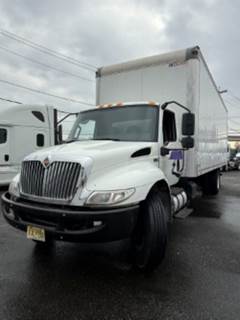 International MV607 26 ft Box Truck - 240HP, 6 Speed Automatic, Roll up Door, Liftgate