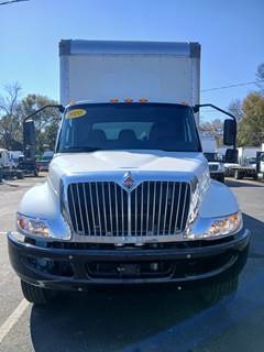 International MV607 26 ft Box Truck - 240HP, 6 Speed Automatic, Roll up Door, Liftgate