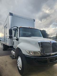 International MV607 26 ft Box Truck - 240HP, 6 Speed Automatic, Roll up Door, Liftgate
