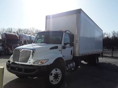 International MV607 26 ft Box Truck - 240HP, 6 Speed Automatic, Roll up Door, Liftgate