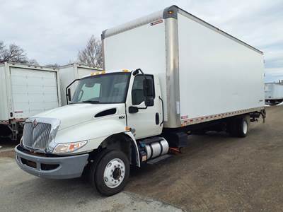 International MV607 28 ft Box Truck - 240HP, 6 Speed Automatic, Swing Door, Liftgate