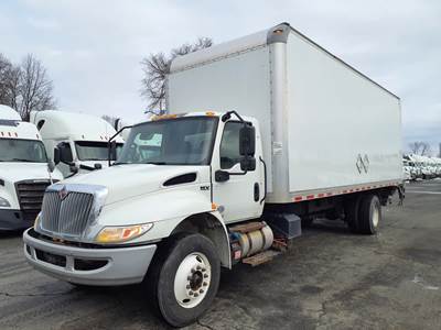 International MV607 26 ft Box Truck - 280HP, 6 Speed Automatic, Roll up Door, Liftgate
