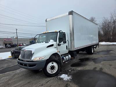 International MV607 26 ft Box Truck - 240HP, 6 Speed Automatic, Roll up Door, Liftgate