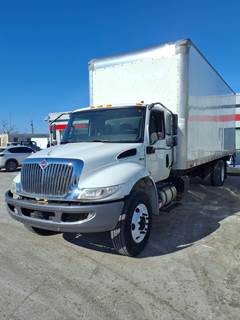 International MV607 26 ft Box Truck - 240HP, 6 Speed Automatic, Roll up Door, Liftgate